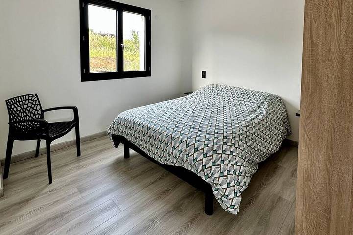 Location de vacances pour 8 personnes, avec terrasse et jardin à Lachapelle-sous-Aubenas - 4