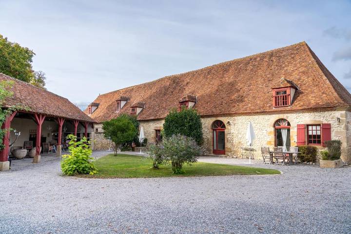 Location de vacances pour 6 personnes, avec piscine ainsi que terrasse et jacuzzi, animaux acceptés à Souvigny - 3