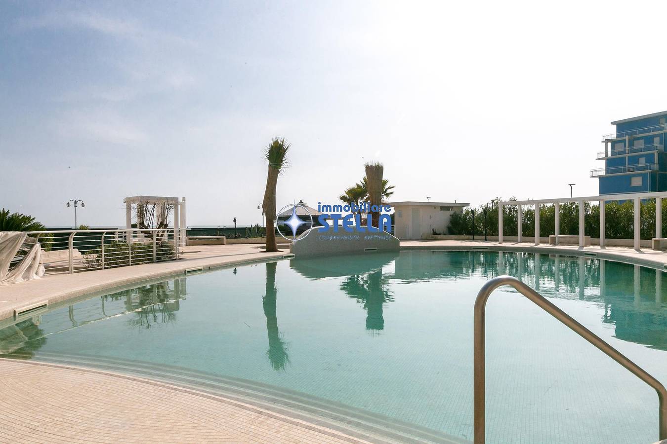 Apartamento entero, ~El Palmar 222~ Seaview/ Pool [Beach + Park] in Lido di Jesolo, Jesolo