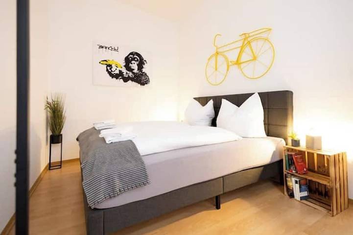 Apartamento entero, Ko-Living Space Opera | Suite 6 | Kitchen | Living room | Dart | City center in Halle, Saale-Unstrut