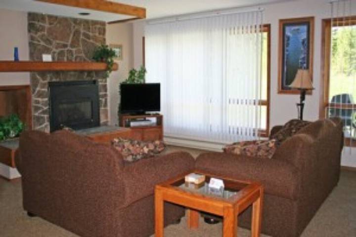 Vacation rental for 8 people, with balcony and pool as well as hot tub in Big Sky