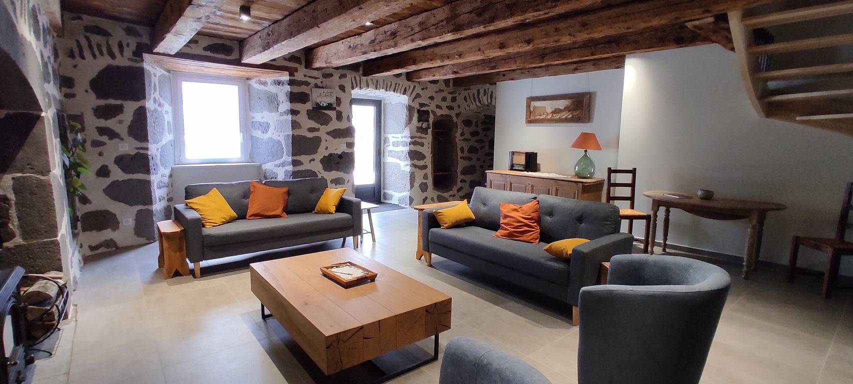 "Les Bouscatels" - Grande maison familiale au pied des montagnes in Valuéjols, Parc naturel régional des Volcans d'Auvergne