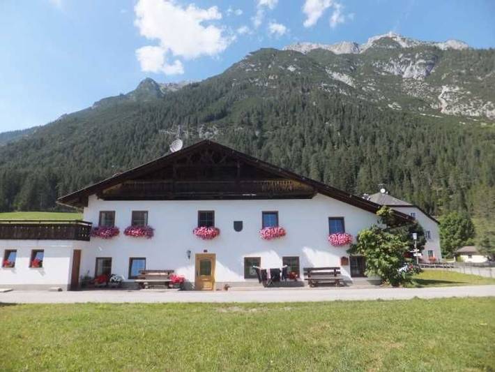 Ferienhaus für 4 Personen, mit Terrasse und Garten sowie Ausblick in Leutasch