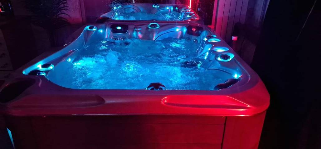 Apartamento de vacaciones para 4 personas, con jardín además de piscina y jacuzzi - 1