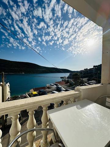 Gîte pour 5 personnes, avec balcon dans Neum