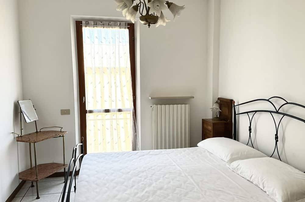 Entire apartment, S256 - Sirolo, comfortable three-room apartment in the center in Sirolo, Riviera del Conero