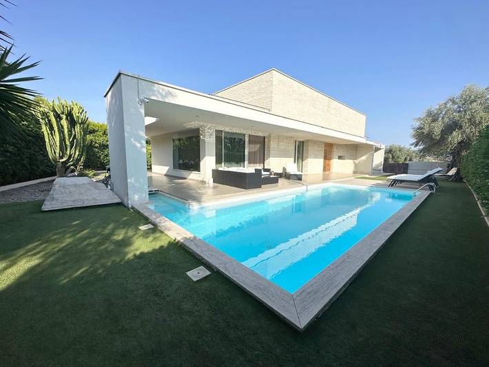 Appartamento per 8 persone, con Balcone e Terrazza nonché Giardino e Piscina a Rossano