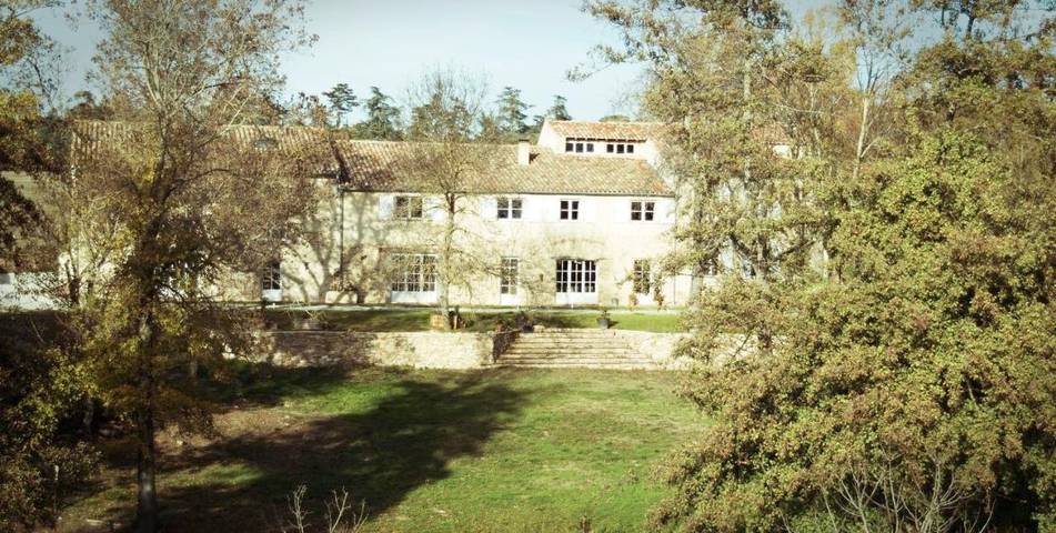 Location de vacances pour 2 personnes, avec Terrasse ainsi que Jardin et Vue à Brousses-et-Villaret