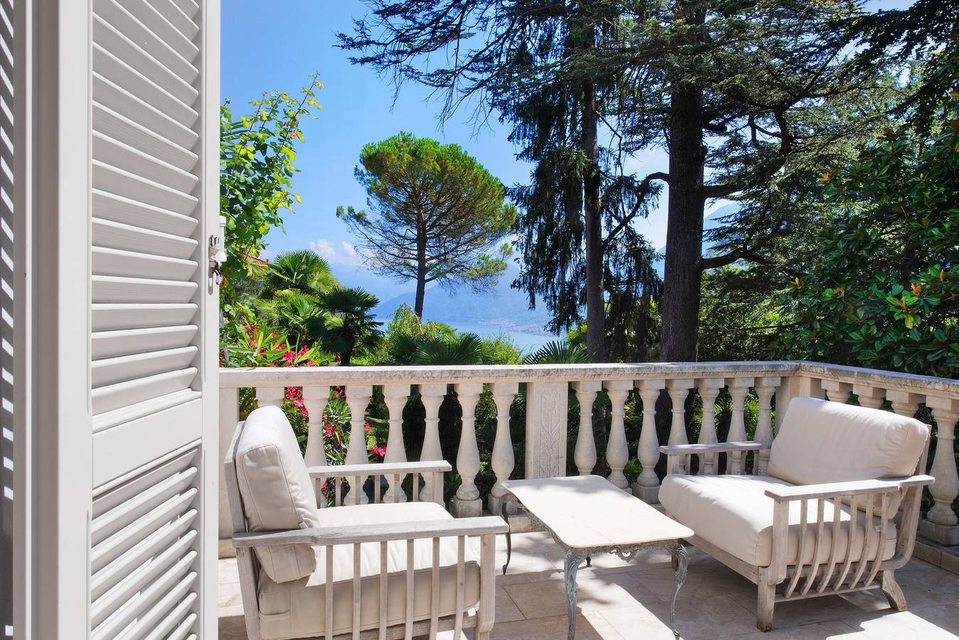 "Historic Villa Argegno Como lake", with private terrace and lake view in Dizzasco, Comune di Dizzasco