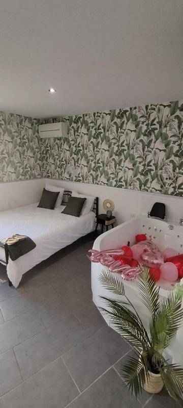 Gîte pour 2 personnes, avec jacuzzi à Gigean