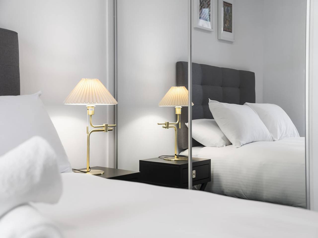 Entire apartment, Sleek Southbank 2-Bed Apartment with Balcony Views in Southbank, Melbourne