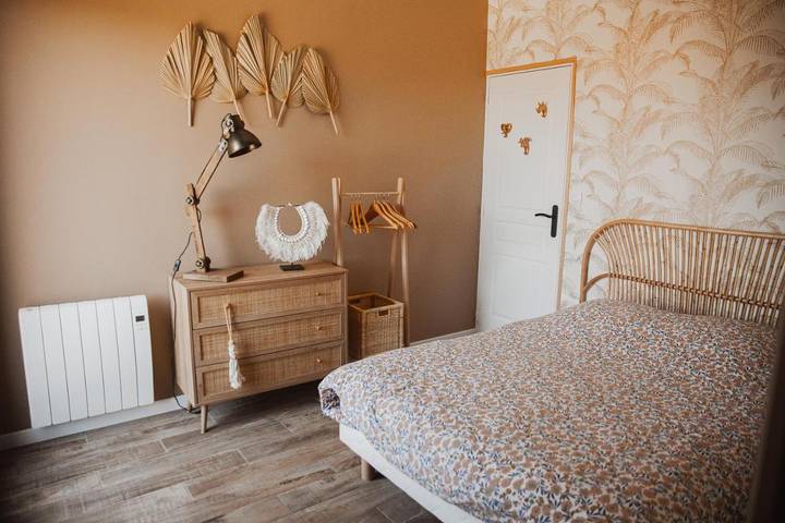 Gîte pour 4 personnes, avec Balcon ainsi que Terrasse et Jardin à Vaux-sur-Seulles