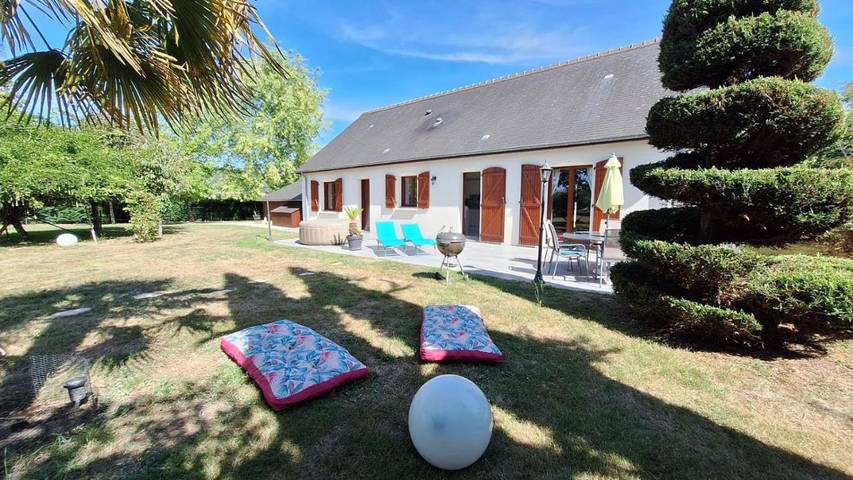 Location de vacances pour 2 personnes, avec terrasse et vue à Ambillou
