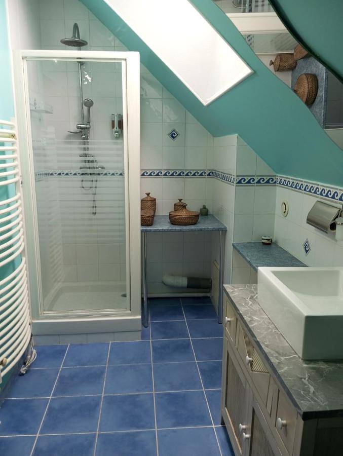 Hôtel pour 3 personnes, avec jardin ainsi que vue et terrasse à Saint-Fargeau - 2