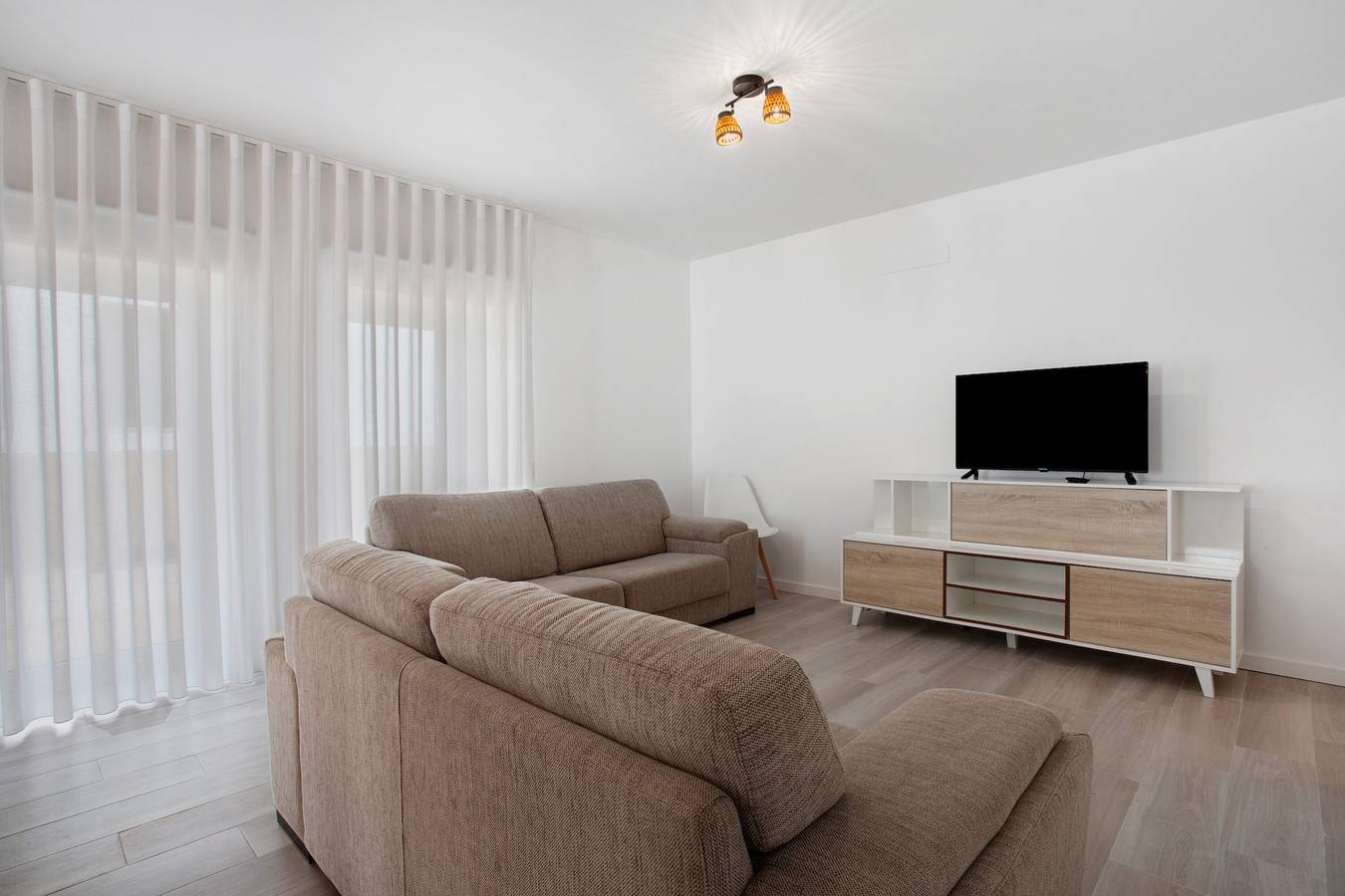 Holiday Home 'T3 São Martinho Do Porto' with Shared Terrace and Wi-Fi in Praia de São Martinho do Porto, São Martinho do Porto