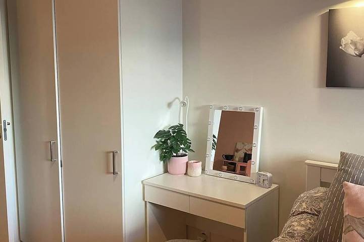 Ganze Wohnung, Spacious and Homely Apartment with Patio. Family friendly. Pets Allowed! in Hägersten-Liljeholmens stadsdelsområde, Schwedische Ostsee