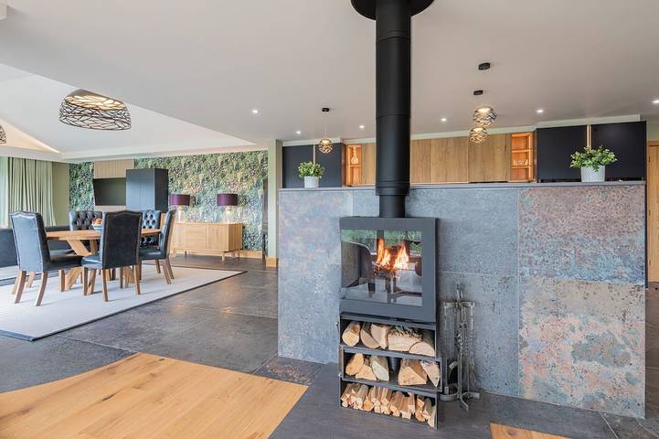 Glamping for 6 people, with hot tub and garden in Ambleside