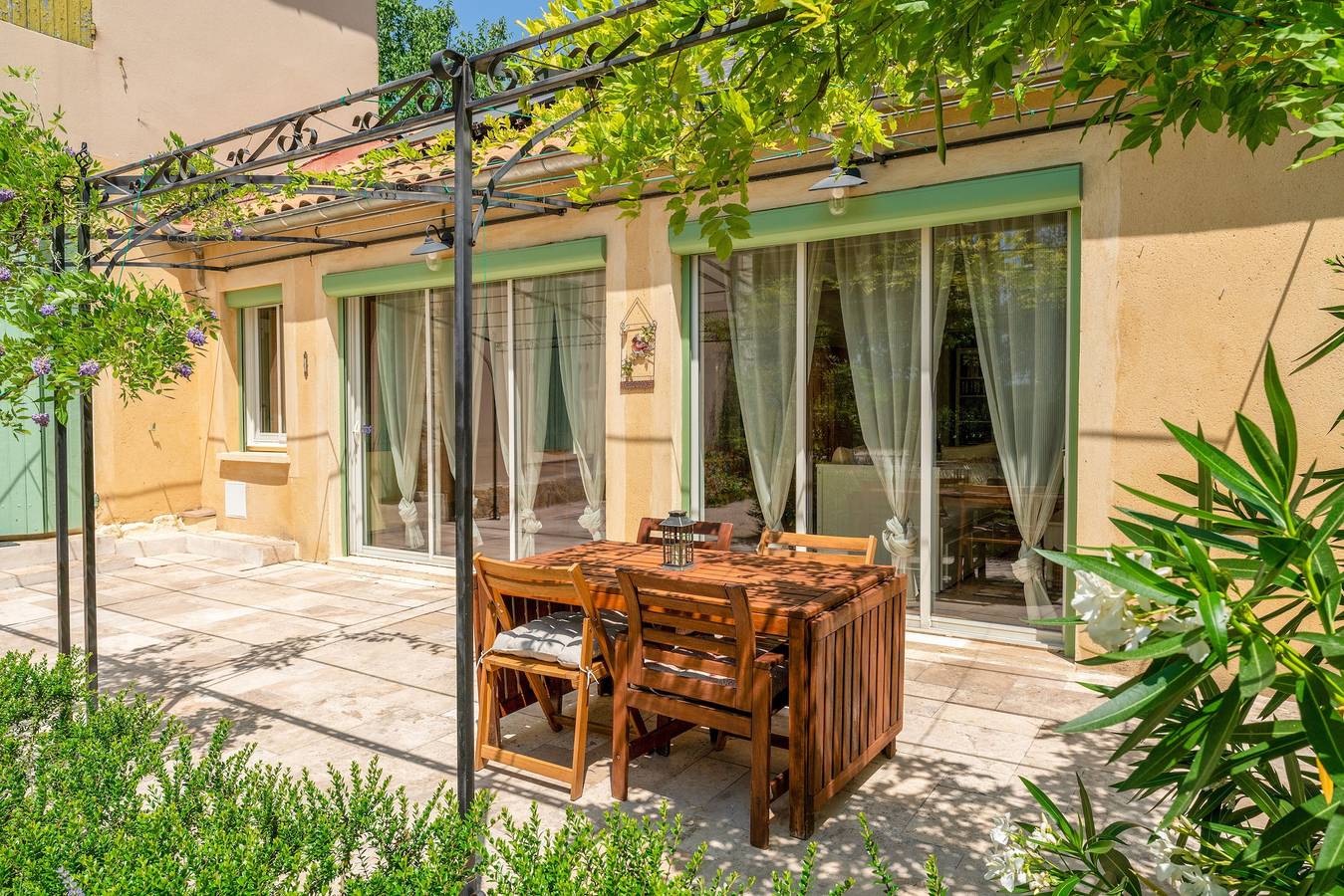 Ferienhaus 'Le Secret D'hestia' mit Gemeinschaftspool, Wlan und Klimaanlage in Bollène, Vaucluse