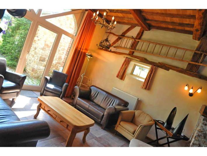 Location de vacances pour 32 personnes, avec sauna ainsi que terrasse et jardin, adapté aux familles à Érezée - 2