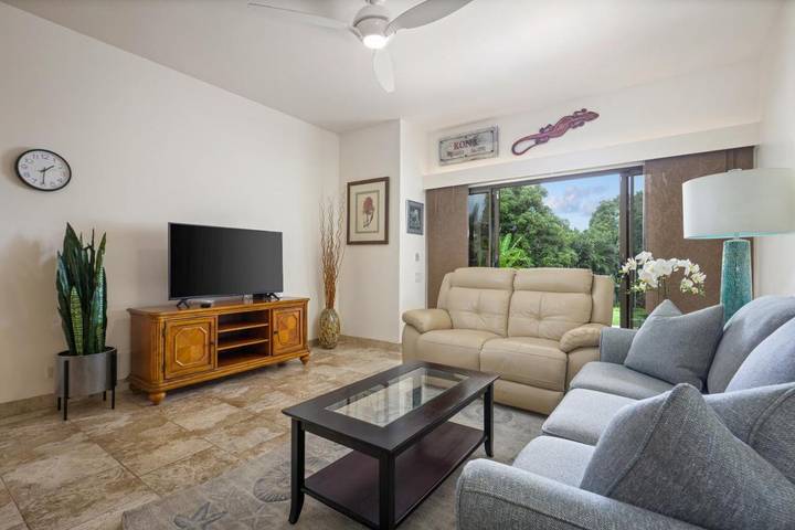 Apartamento para 2 personas, con piscina además de jardín y jacuzzi en Kailua-Kona