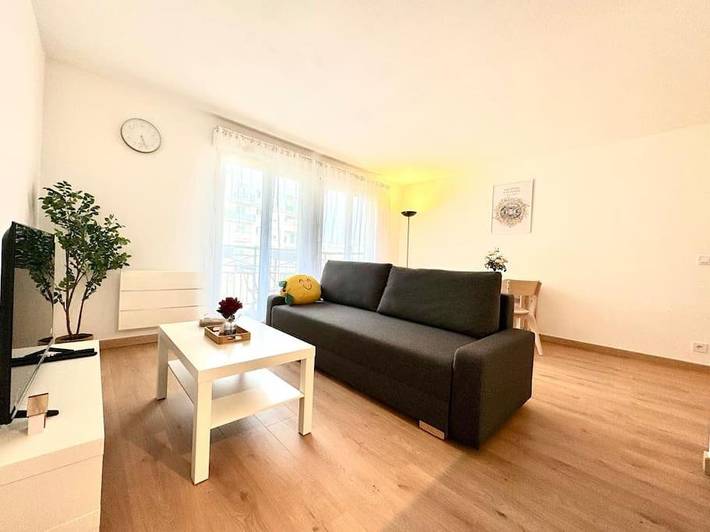 Gîte pour 6 personnes, avec terrasse dans Gare Du Val D Europe