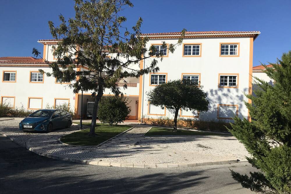 Ganze Wohnung, 3-Bett-Wohnung in der Nähe Golf, Tennis und Strand, Schwimmbad -5 Sterne-Resort in Amoreira, Leiria District