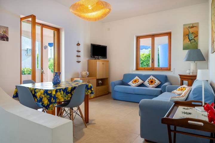 Villa 'Ingrosso' with Sea View, Wi-Fi and Air Conditioning in Leporano, Gulf of Taranto