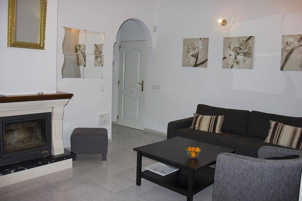 Villa 'Stunning  Near Velez-malaga' with Sea View, Wi-Fi and Air Conditioning in Arenas, Málaga Province