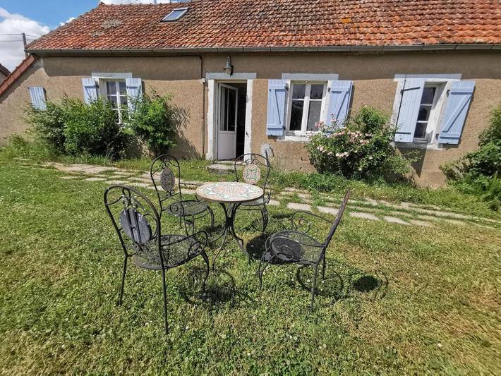 Gîte pour 8 personnes, avec jardin, animaux acceptés à Ternant