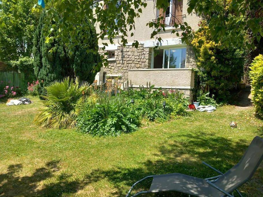 Appartement entier, One-Bedroom Apartment in Mézy-sur-Seine, Yvelines