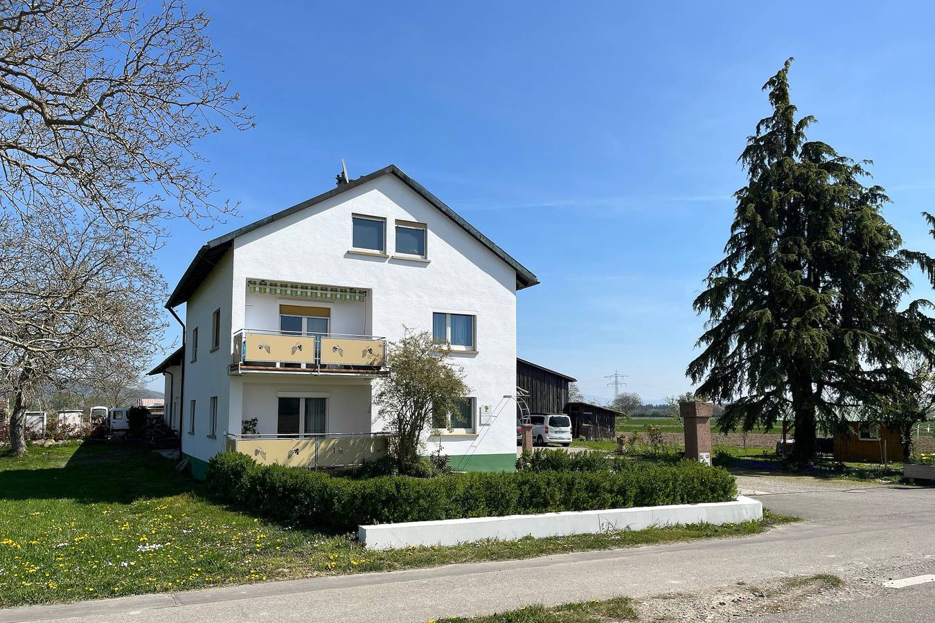 Entire apartment, Apartment 'Schwarzwaldblick' with Private Terrace, Private Garden and Wi-Fi in Breisach am Rhein, High Black Forest