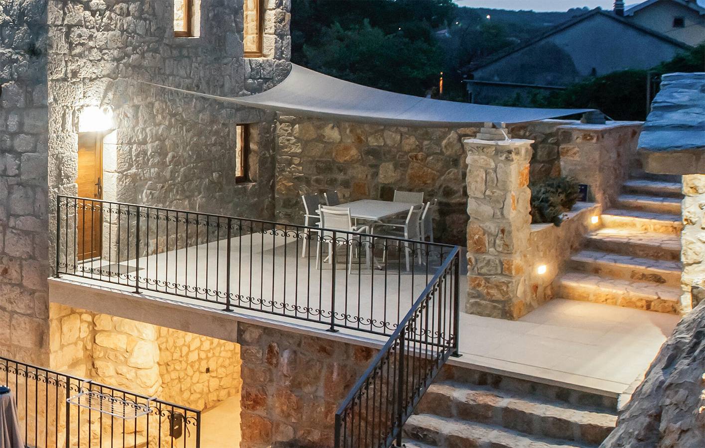 Geräumige Ferienwohnung mit Pool, WLAN, Küche und Parkplatz in Runović (Split-Dalmatien), Imotski