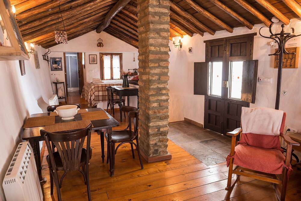 La Casita in Villaluenga del Rosario, White Villages