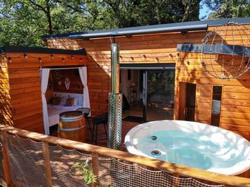 Gîte pour 2 personnes, avec terrasse ainsi que jacuzzi et sauna à Arcambal