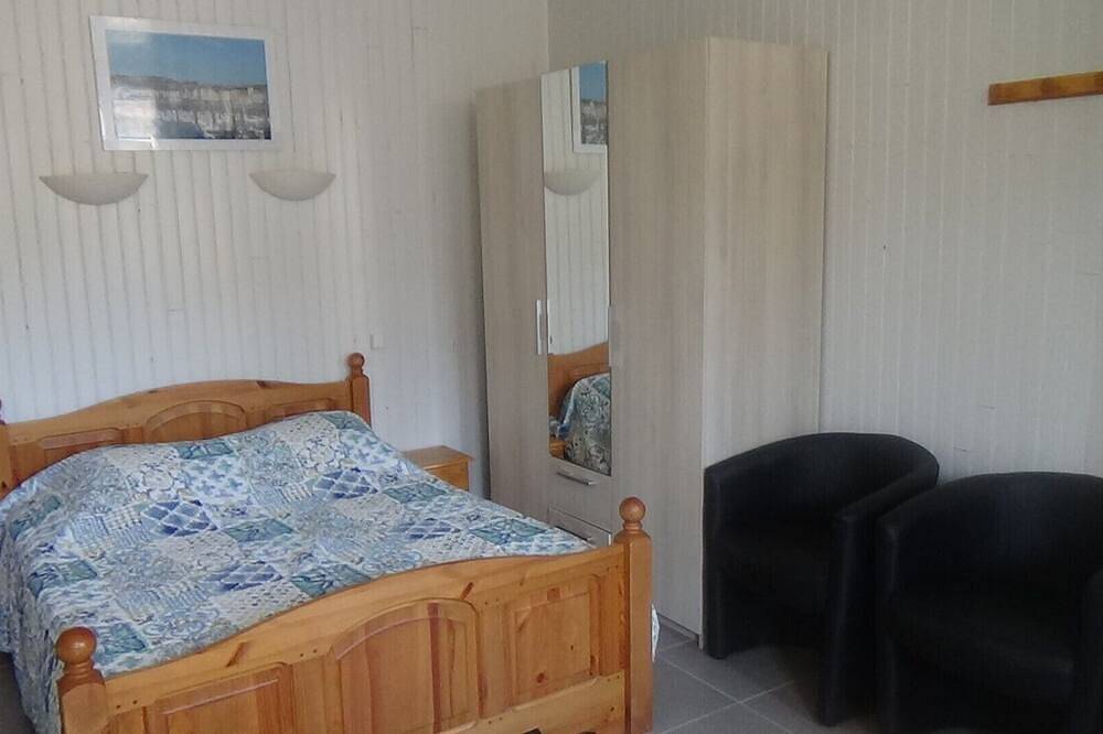 Appartement entier, Studio 27m² pour 2 avec Wifi+jardin+barbecue+abri permettant de ranger des vélos in Dieppe, Région de Dieppe