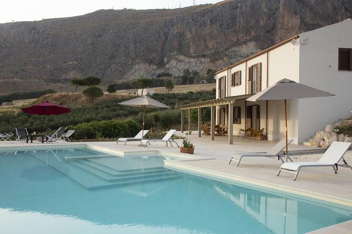 Ferienhaus für 12 Personen, mit Balkon und Terrasse sowie Garten und Pool
