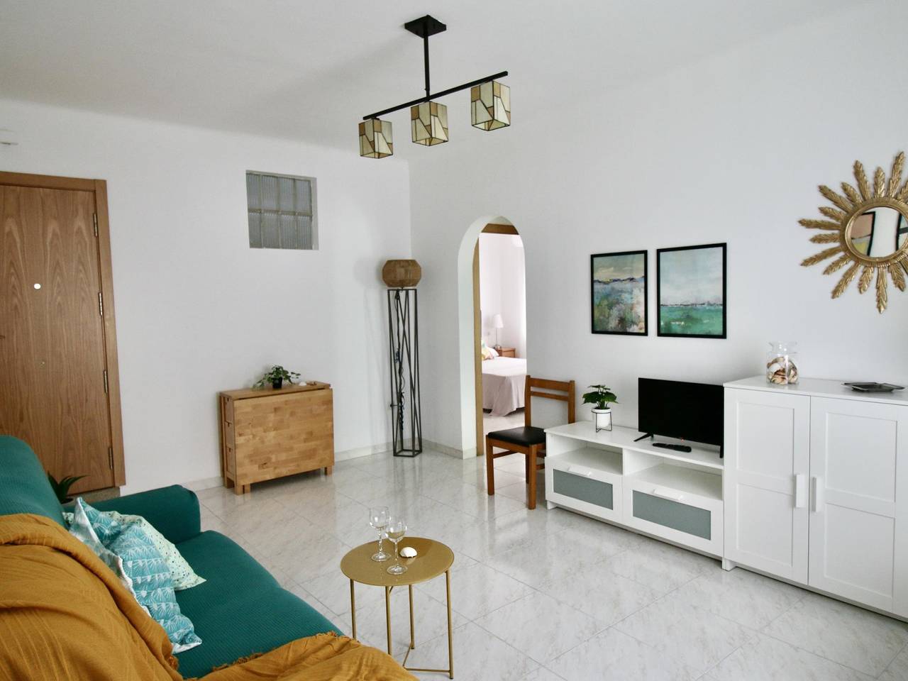 Apartamento vacacional entero, Mai. Bonito apartamento en el centro de Roses a 250m de la playa, con Wifi. in Roses Centre, Roses