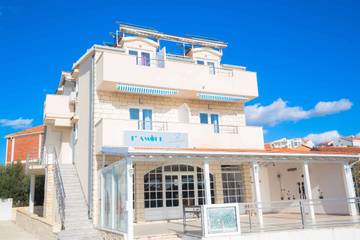 Apartment for 2 People in Rogoznica, Croatian Adriatic, Photo 2