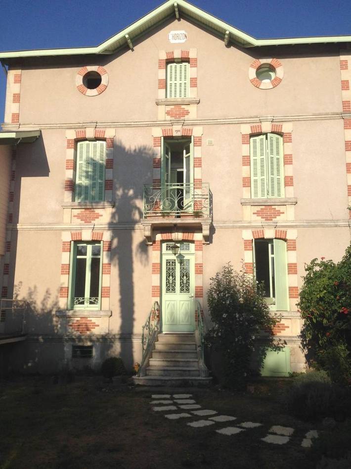 Chambre d’hôte pour 4 personnes, avec Balcon et Terrasse ainsi que Jardin et Vue à Niort