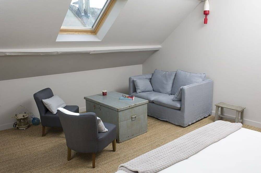 Entire apartment, Charming apartment in a small fishing harbour from Normandy. 2 nights minimum. in Port-en-Bessin-Huppain, Bayeux region