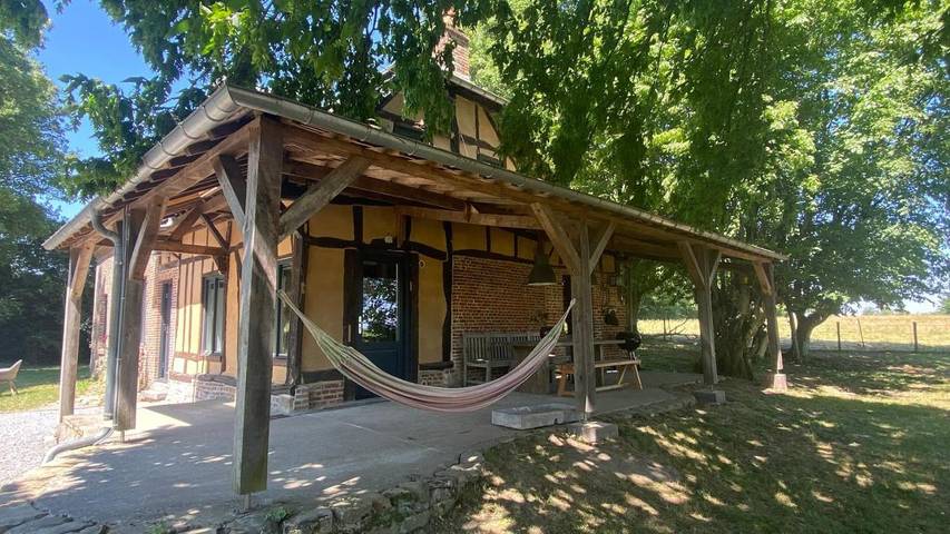 Gîte pour 8 personnes, avec vue ainsi que terrasse et jardin, animaux acceptés dans Landouzy-la-Cour