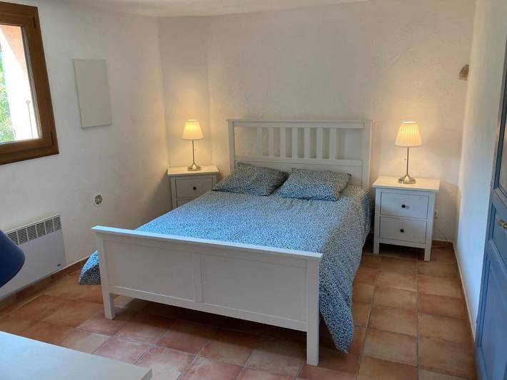 Location de vacances pour 4 personnes, avec piscine ainsi que jardin et vue à Sainte-Anastasie-sur-Issole - 2