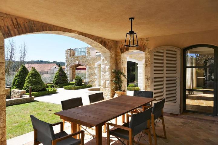 Location de vacances pour 10 personnes, avec piscine ainsi que terrasse et vue à Tourves - 2