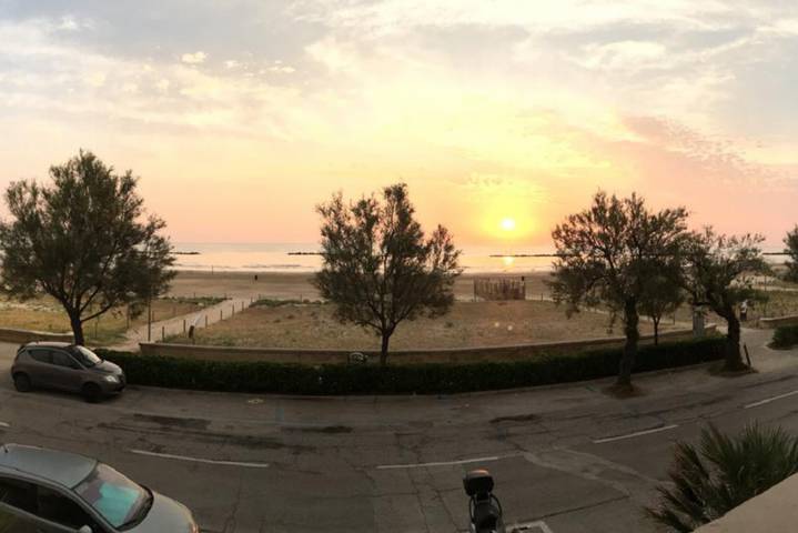 Appartement entier, Se240 - Senigallia, sea front apartment with parking space in Bagni 11 Giovanni e Olga, Senigallia (Commune)