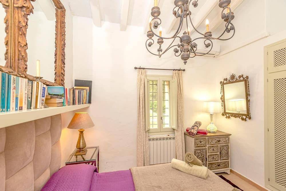 A beautiful private 4 bed finca in Cala Llonga close to Golf Club in Cala Llonga, Santa Eulària des Riu