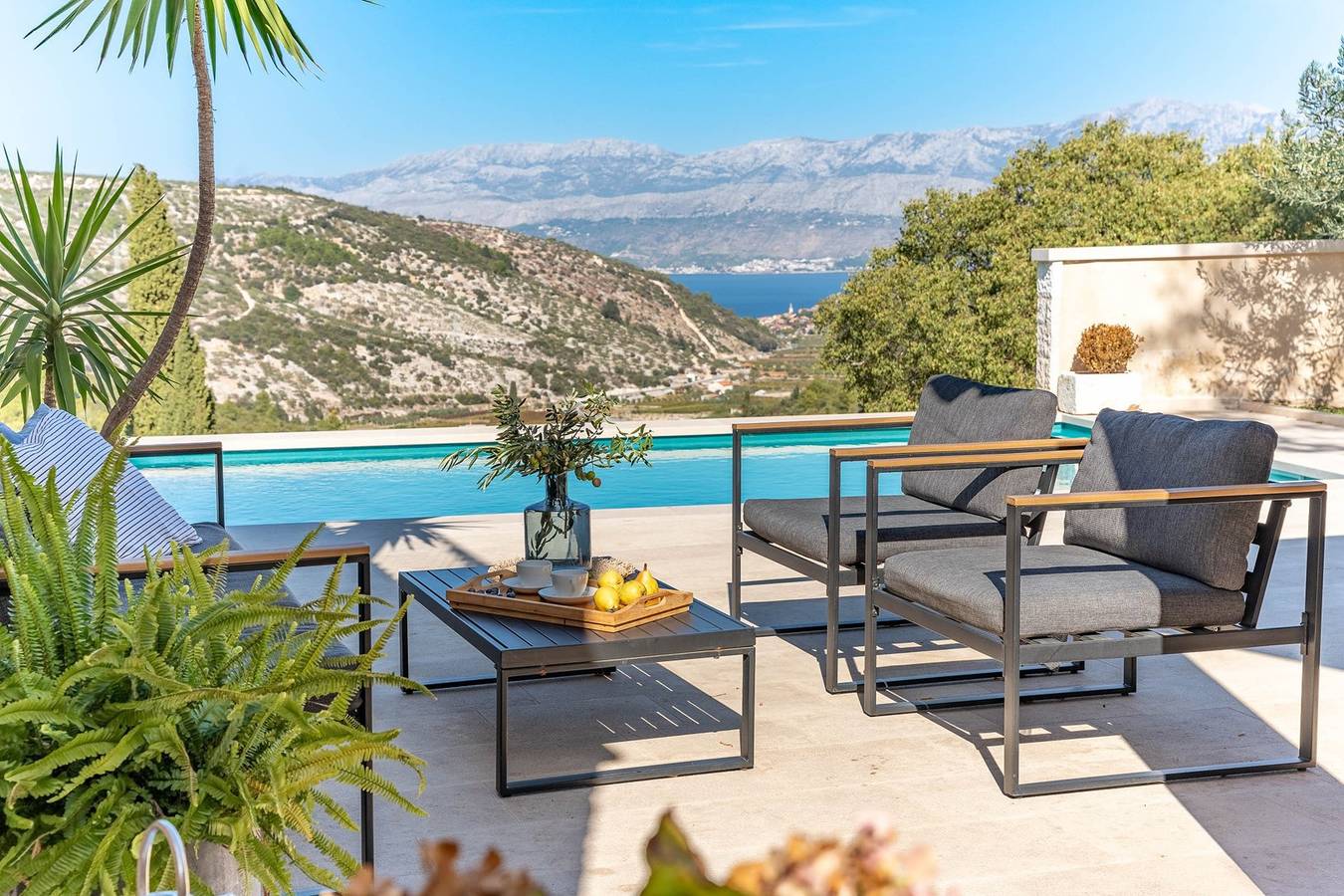 Villa Ani! Traditional and luxurious 4-bedroom villa with heated pool and sea views. in Dol (Postira), Postira