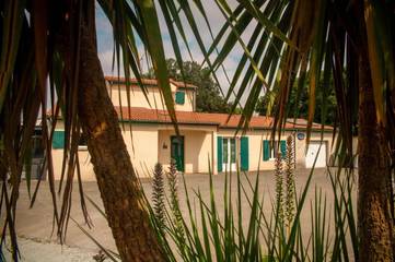 Gîte pour 14 personnes, avec jacuzzi et jardin à Nueil-les-Aubiers