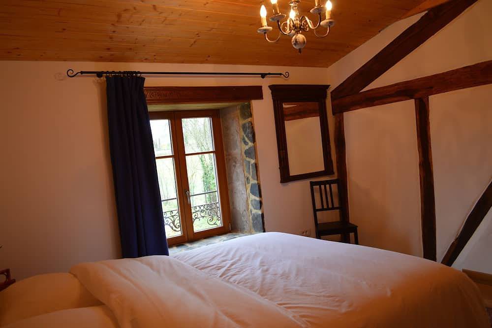 Traditioneel, gezinsvriendelijk en diervriendelijk vakantiehuis m. gedraaid. Tuin en terras in Tignécourt, Neufchâteau (Frankrijk)