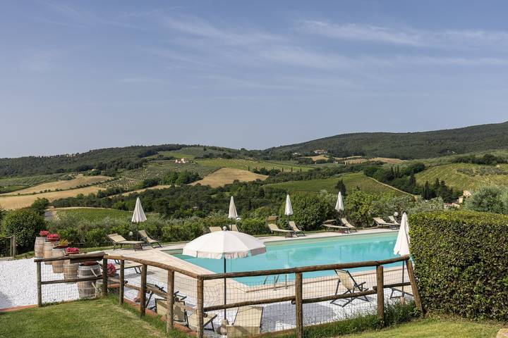 Appartamento intero, Appartamento 'Suite Mezzatorre' con piscina condivisa, Wi-Fi e aria condizionata in San Gimignano, Siena e dintorni