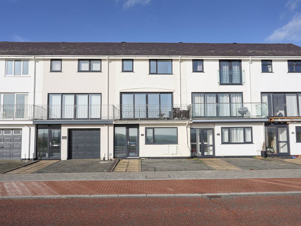 21 Min Y Mor in Pwllheli, Gwynedd